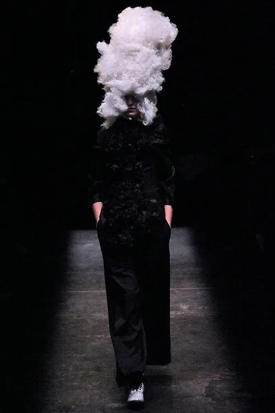 Look 27